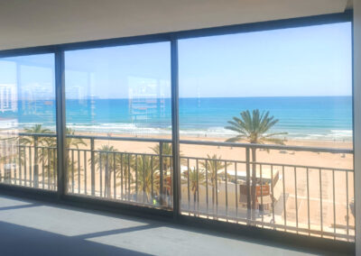 Ventanas de Aluminio para Terraza Frente al Mar en San Juan